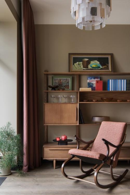 Трехкомнатная квартира с исторической атмосферой в сталинке. 01