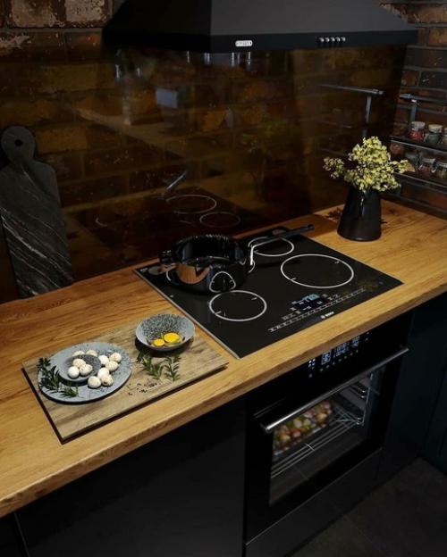 Стильная кухня в чёрном цвете. 02