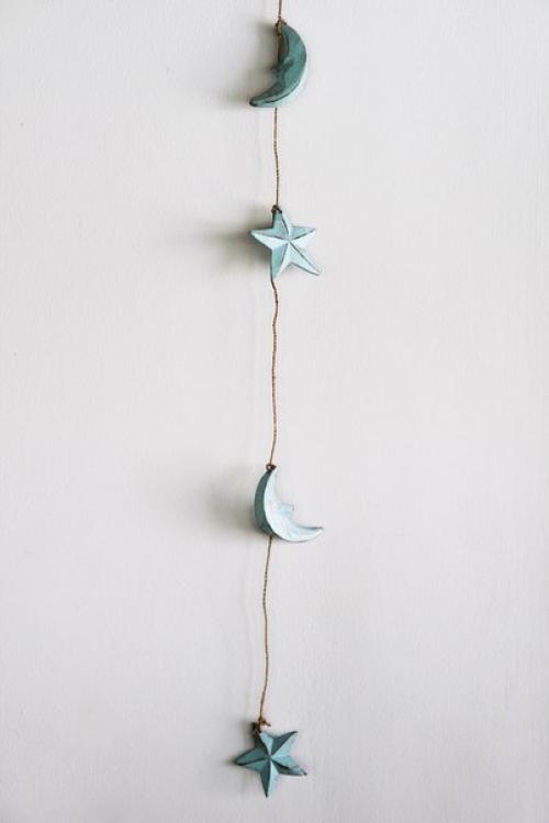 Задавались ли вы вопросом, как можно обновить перед новым годом интерьер и придать ему новогоднее настроение? 05