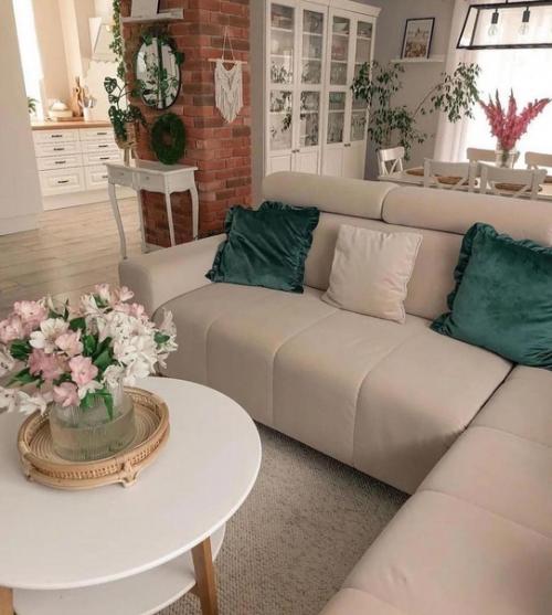 Светлая кухонька. Очень уютная. 03