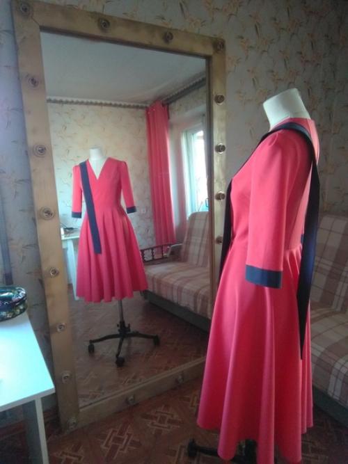 Сделала фото и поняла, что есть кое-какое соответствие в цветовой гамме изделия и интерьера. 03