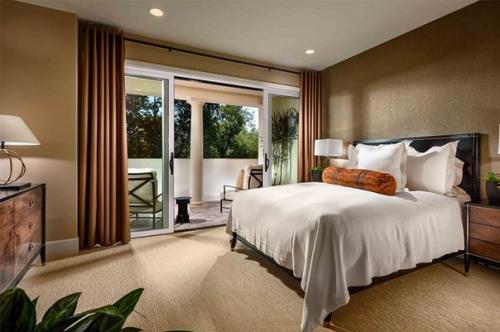 Крис дженнер и Ким кардашьян расширяют семейные владения. 05