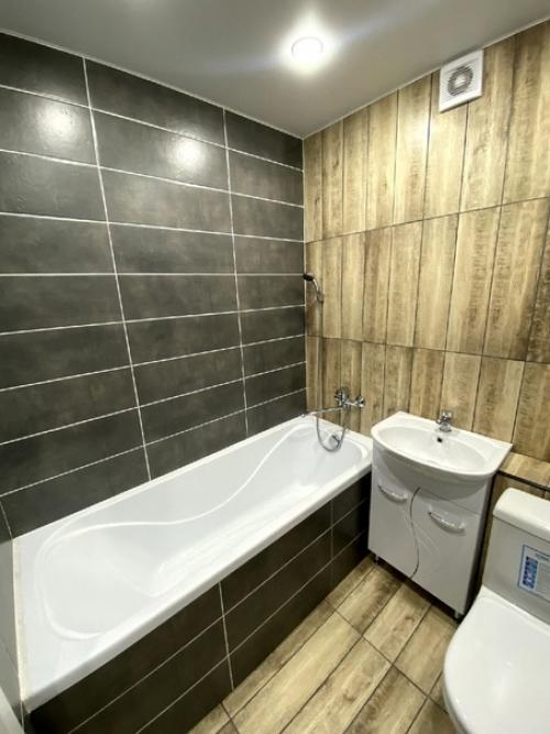 Продается чистая, светлая, а главное теплая квартира. 08