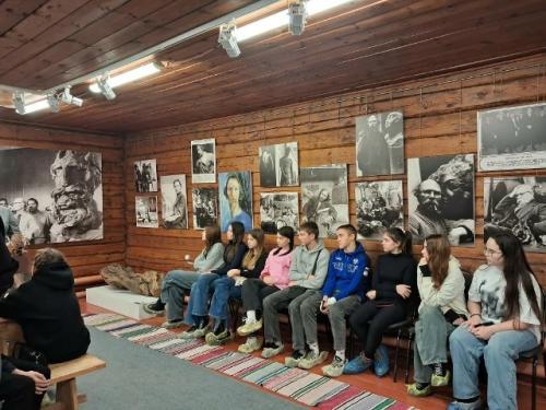26 ноября учащиеся 8 а класса посетили дом - музей Степана эрьзи в с. баево ардатовского района. 06