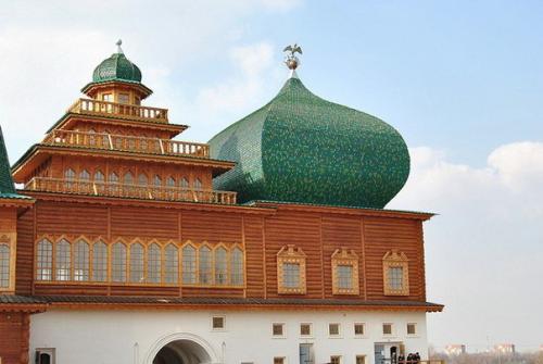 Коломенский дворец.  Некогда, при царе Алексее Михайловиче, отце Петра I, коломенский дворец был одной из главных царских резиденций. 07