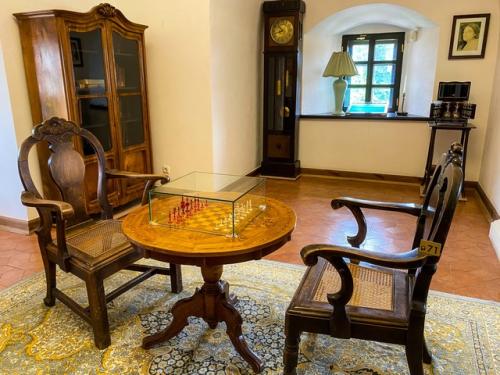 Как и обещала, представляю вашему вниманию интерьеры мирского замка. 06