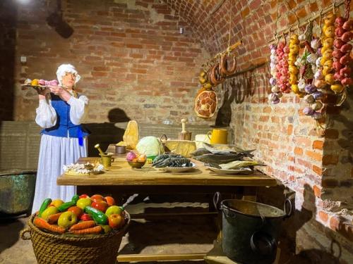 Как и обещала, представляю вашему вниманию интерьеры мирского замка. 02