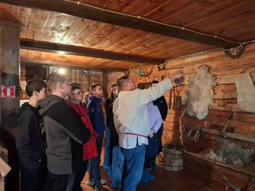 26 ноября учащиеся 8 а класса посетили дом - музей Степана эрьзи в с. баево ардатовского района. 02