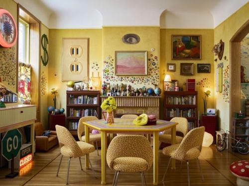 Дом XIX века, перестроенный для творческой семьи, стал настоящим манифестом свободы и фантазии. 06