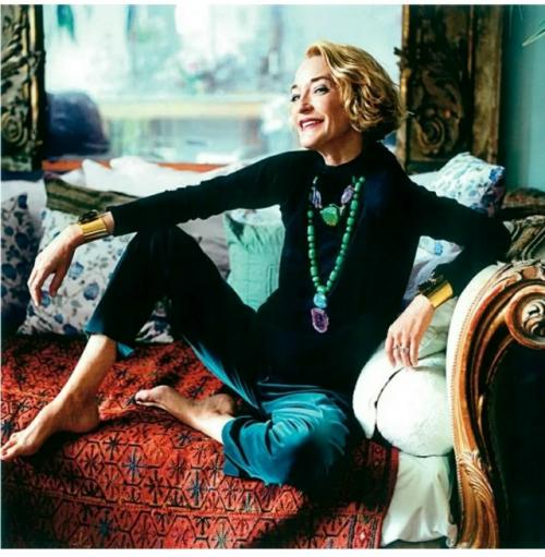 Лулу интересовалась не только модой. 08