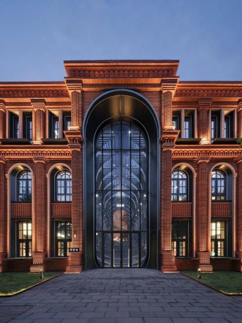 Огромная черная лестница и 400 000 кирпичей: книжный магазин в Китае. 03