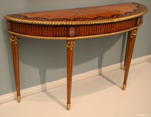 Расцвет консольных столиков пришелся на период правления короля - солнца Людовика XIV, жившего в Xvii веке. 04 Расцвет консольных столиков пришелся на период правления короля - солнца Людовика XIV, жившего в Xvii веке. 04