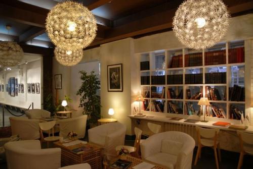 Где почитать за чашкой кофе: топ - 5 кафе - читален Москвы. 02