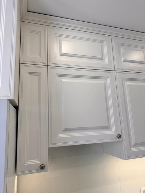 Ещё одна классическая матовая кухня, светлая с каменной столешницей! 06