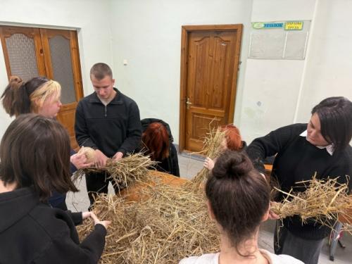 В преддверии нового года наш техникум преобразился, наполнившись праздничной атмосферой. 03