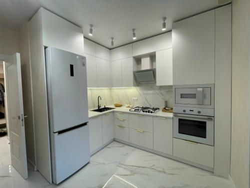 Сочетание белого и золотого - один из трендов в интерьере, который называют Бело - Золотой Гламурный шик! 05