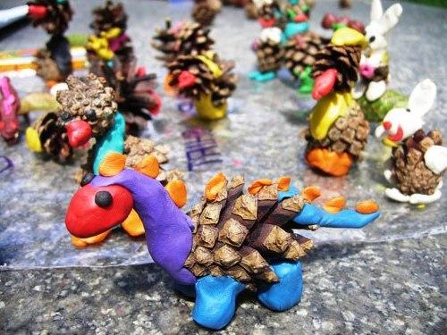 Поделки из шишек: хвойный новогодний декор. 04