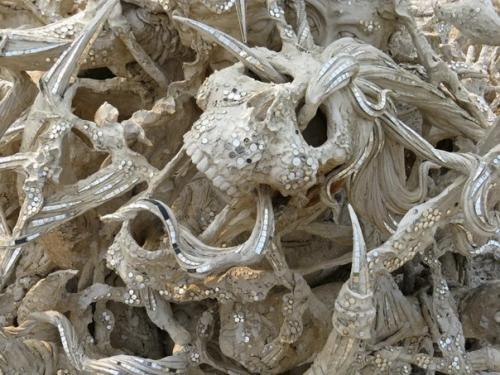 Ват ронг кхун - буддиский храм, расположенный недалеко от города чианграй в Таиланде. 04