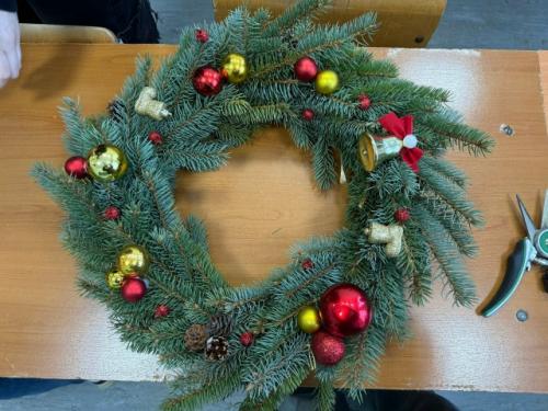 В преддверии нового года наш техникум преобразился, наполнившись праздничной атмосферой. 08