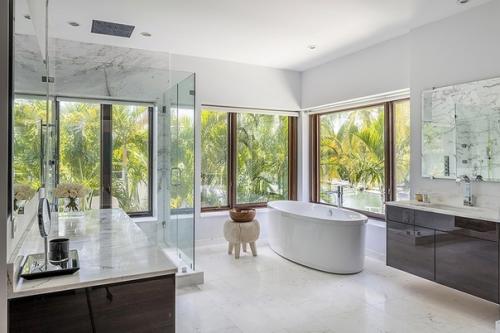 Тур по дому Софи Тернер и Джо Джонаса, который они продают за 17 млн долларов. 02