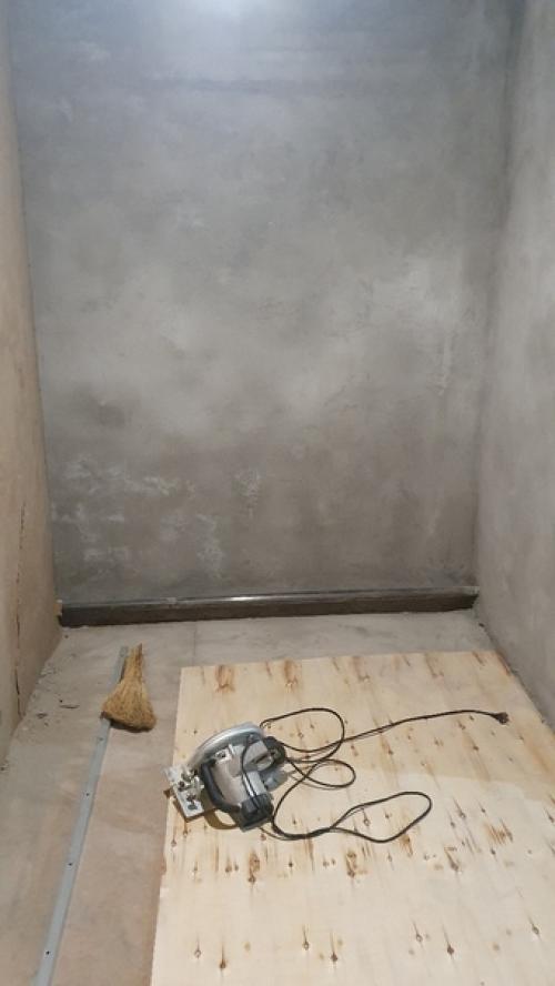 Гардеробная гардеробная расположена в нашей комнате мы разделили на две равные части, пока что рисовали сами. 02