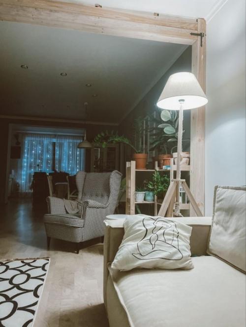 Продали квартиру и приобрели свой первый загородный дом, куда и переехали. 05