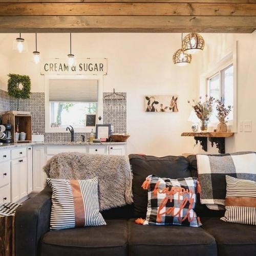 Домик на сваях в стиле деревенского сканди. 04