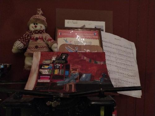 Елка на буфете стоит. 01