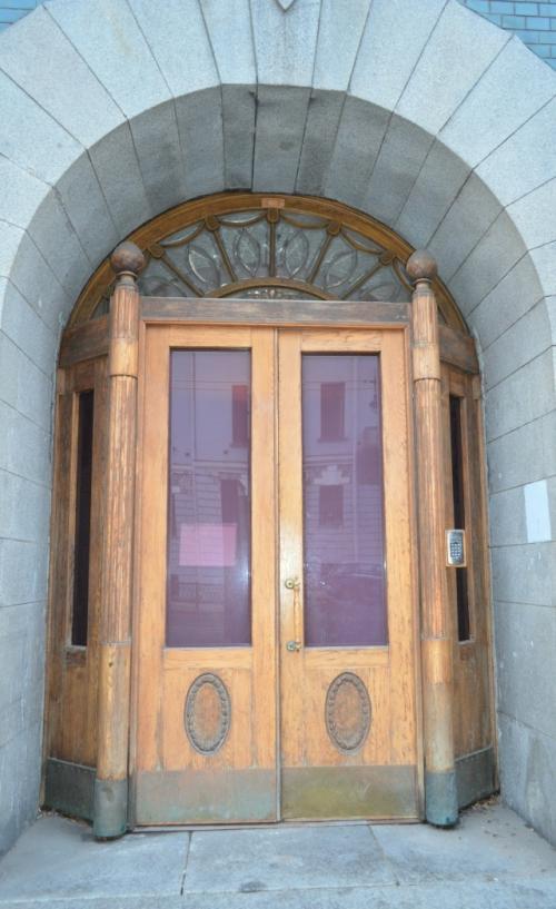 Дому на кирочной, в котором находится эта парадная, 115 лет. 
