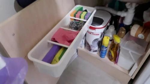 В 12 м 2 удалость вместить столовую, кухню и кабинет. 05