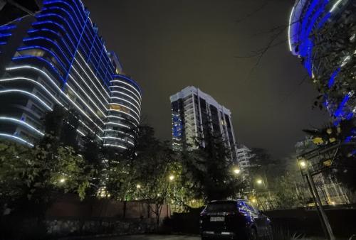 В этот раз хотела снять апартаменты на Набережной. 01