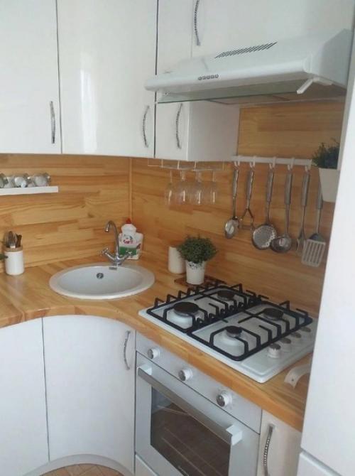 Небольшая кухня. Выглядит симпатично. 02