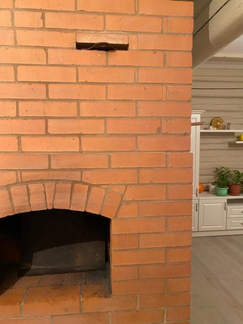 Шторы в уютном деревянном доме. 06