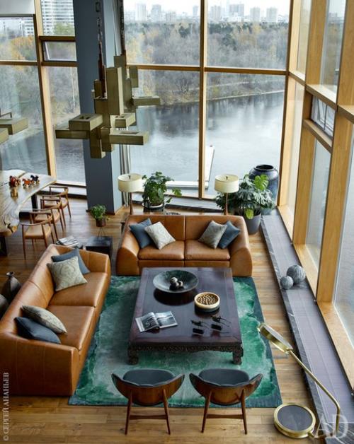 Окна этой квартиры не просто выходят на канал имени Москвы, а буквально нависают над водой. 01