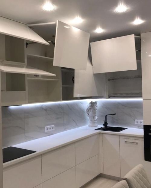 Кухня готова.  Современный интерьер без ярких акцентов. 02