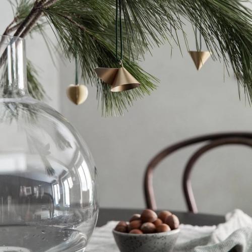 Минималистичные идеи сдержанного, но при этом атмосферного зимнего декора. 06