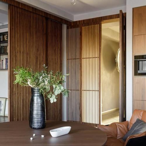 Объединение гостиной и кухни позволяет легко переключаться между приготовлением еды и общением с гостями. 03