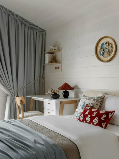 Панорамные виды, средиземноморское настроение и натуральные материалы легли в основу проекта дизайнера Елены Кулагиной. 04