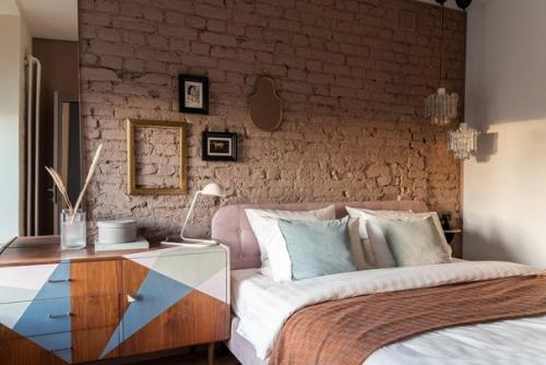 Кирпичная кладка в спальне - это слишком и неуютно брутально? 08