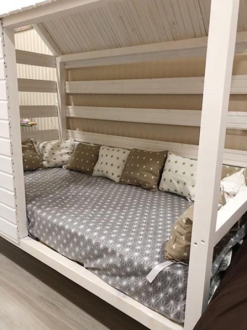 Моя поделка kровaть - домик сыну. 06