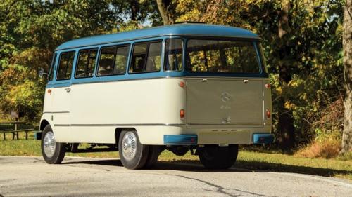 Mercedes - Benz O 319: ретрожилище на колёсах. 02