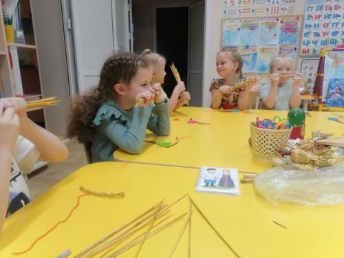 Куколка - Чудесница.  Соломка - это красивый и очень долговечный природный материал. 02