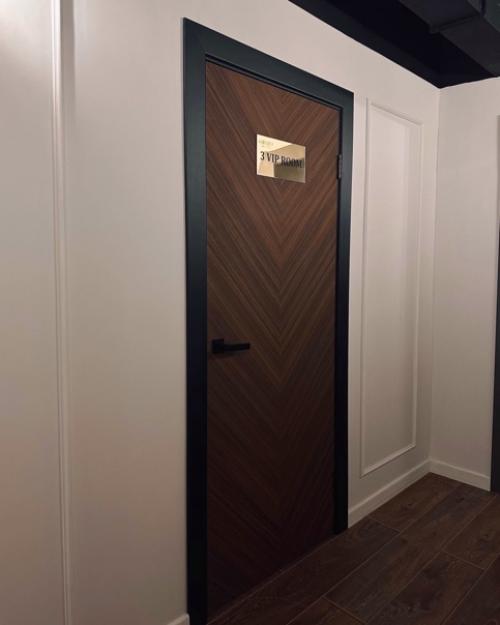 Как говорится, не отходя от кассы, после недавнего обзора интерьера квартиры с моделью шале, мы показываем фотоотчет нового завершенного объекта. 02