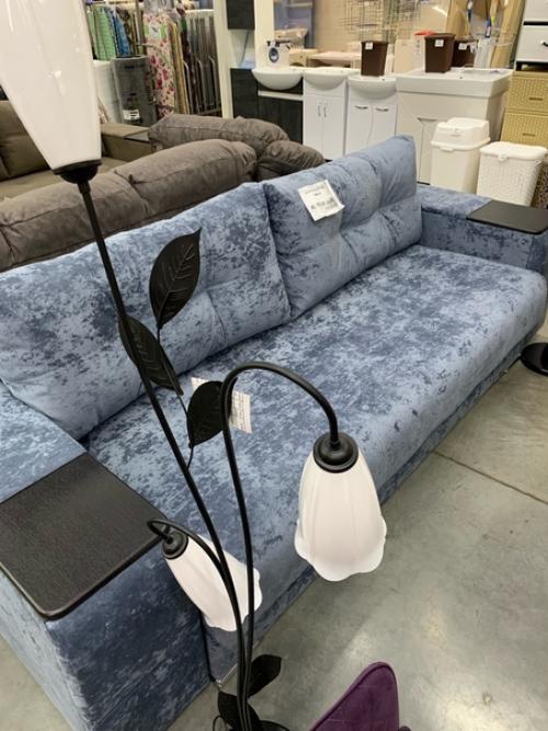 Торшеры являются неотъемлемой частью освещения гостиной. 05