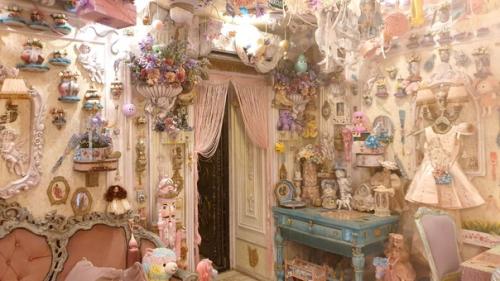 Так же на 1 этаже расположена лаборатория господина хеленверкоффа, который по легенде жил в этом особняке после целибеевой. 06