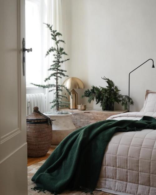 Лесная сказка в потрясающем доме Виктории, котоая придает больше значение мебели с историей и любит сочетать ее с современным декором. 05