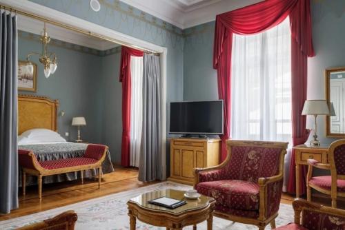 29 декабоя 1902 в Москве открылась гостиница Националь. 03