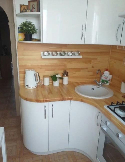 Небольшая кухня. Выглядит симпатично. 01