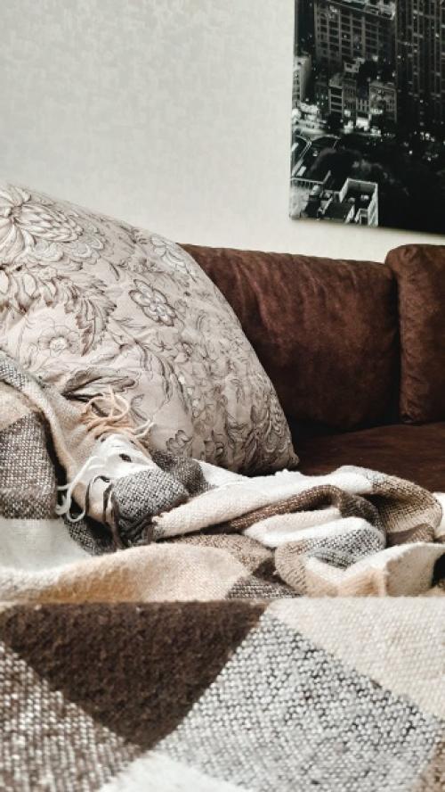 Мне показалось, что маме не совсем удобно. 08