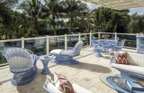 Тур по дому Софи Тернер и Джо Джонаса, который они продают за 17 млн долларов. 04